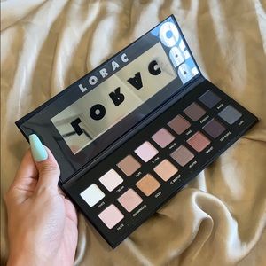 Lorac pro eyeshadow palette